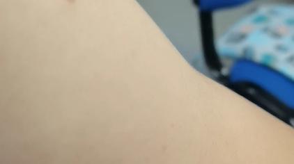 左手臂肌肉跳得很快 西瓜视频